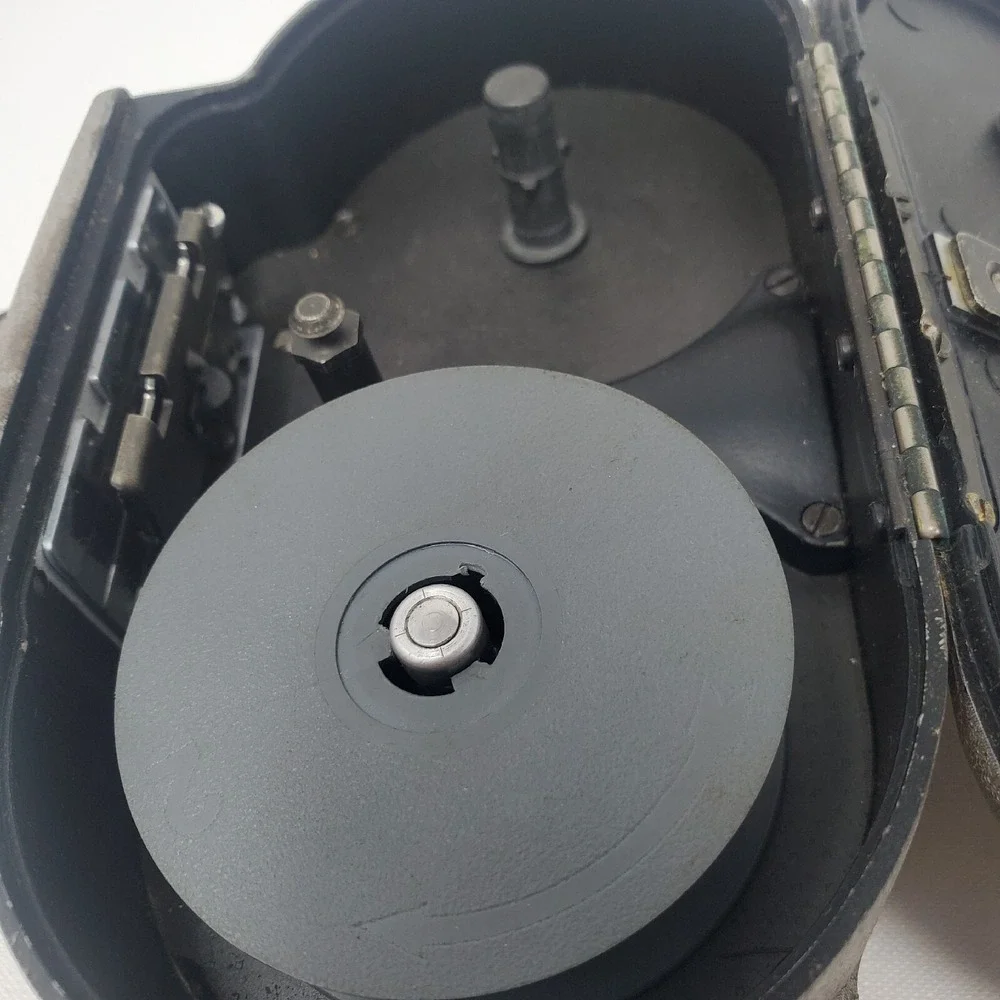 Vintage Bell & Howell 134‎ Movie Camera 8MM Manual Case f1.9 Super Comat lens